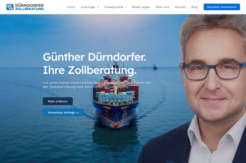 Webseite mit Porträt eines Zollberaters vor einem Containerschiff.